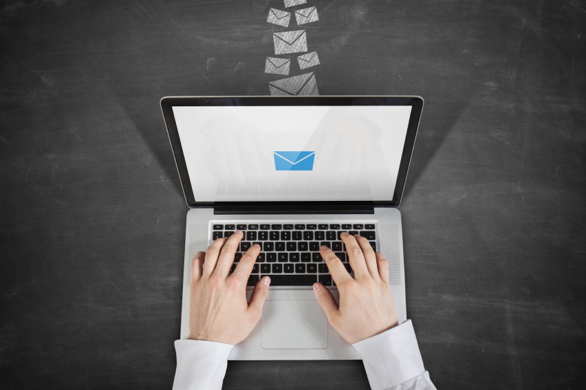 Atraia mais clientes com o e-mail marketing, uma eficiente ferramenta de comunicação.